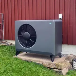 Vi installerar alla slags värmepumpar, här en Luft/Vattenvärmepump från CTC
